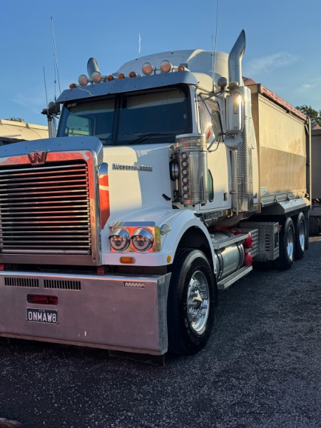 White Western Star prime mover with tipper trailer